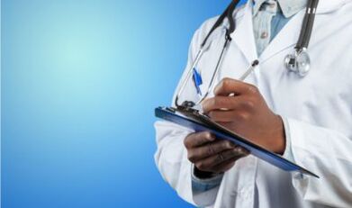 лекарят прави бележка